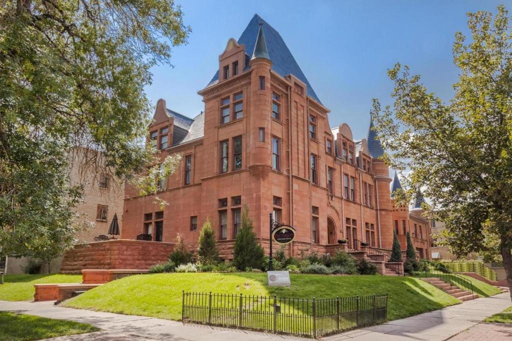 Patterson Inn Hotel facade