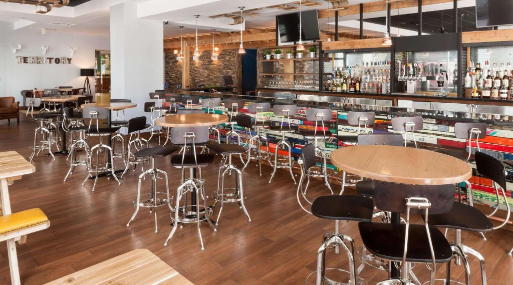 Hilton Garden Inn Denver Downtown Restaurant inside the hotel