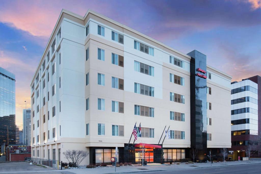 Hampton Inn & Suites Denver-Downtown Hero Image