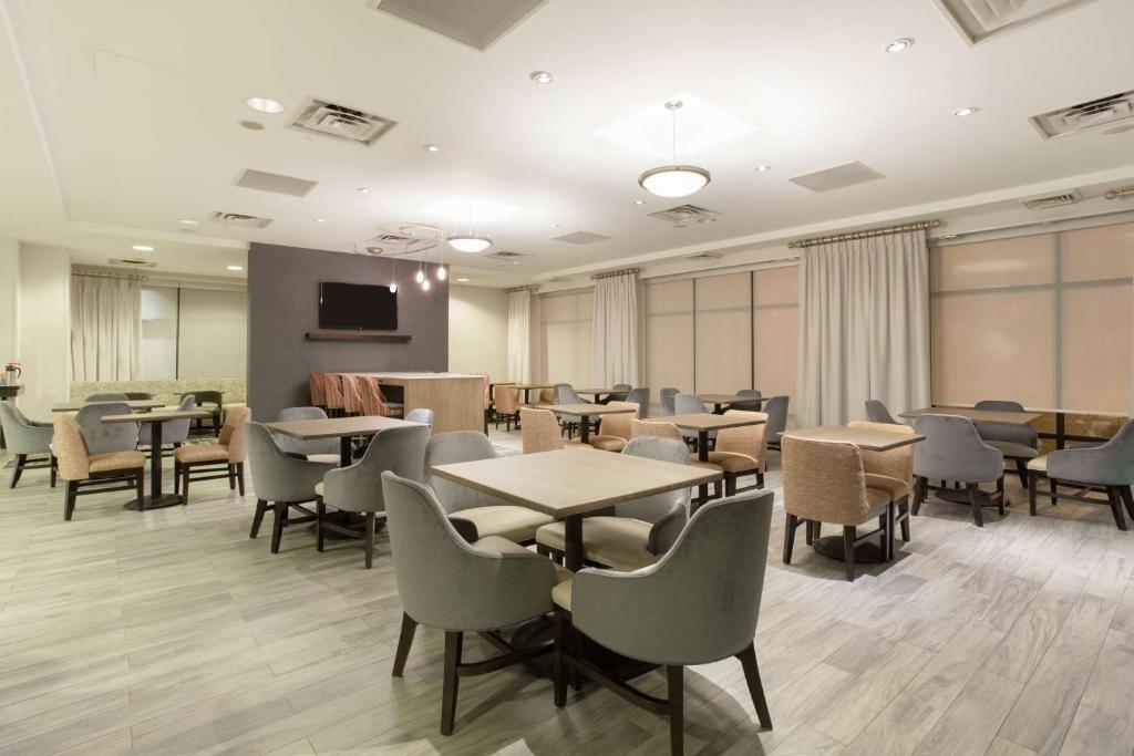 Hampton Inn & Suites Denver-Downtown Hotel dining room
